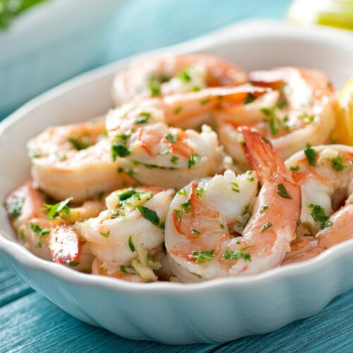 Pink shrimps with garlic and parsley