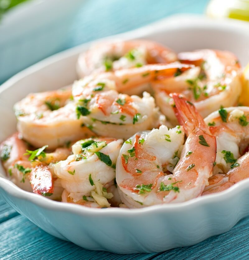 Pink shrimps with garlic and parsley